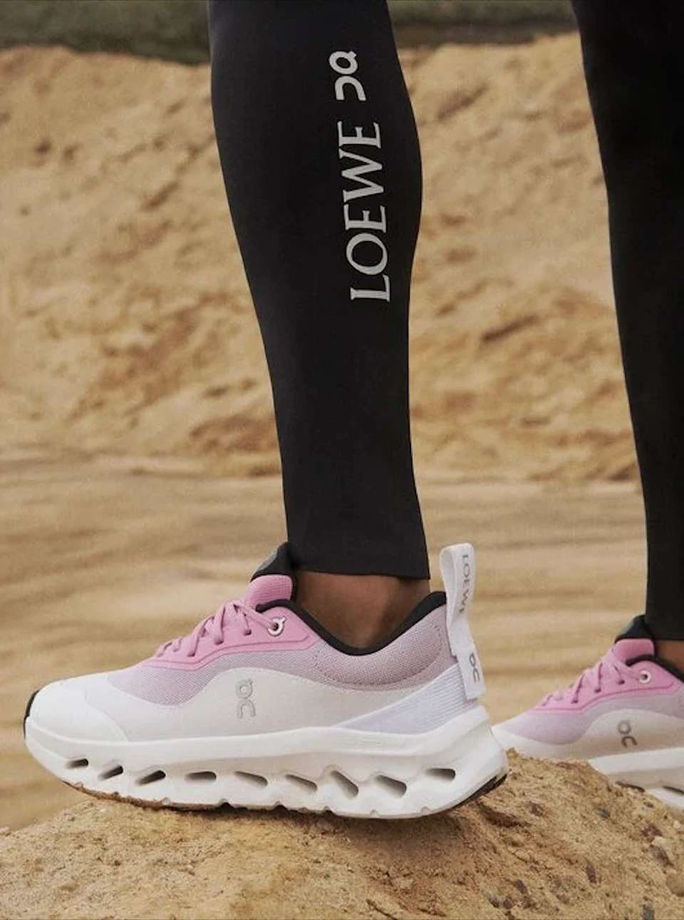 Samba mất ngôi, Loewe lên ngôi: Cuộc đua sneaker đầy bất ngờ