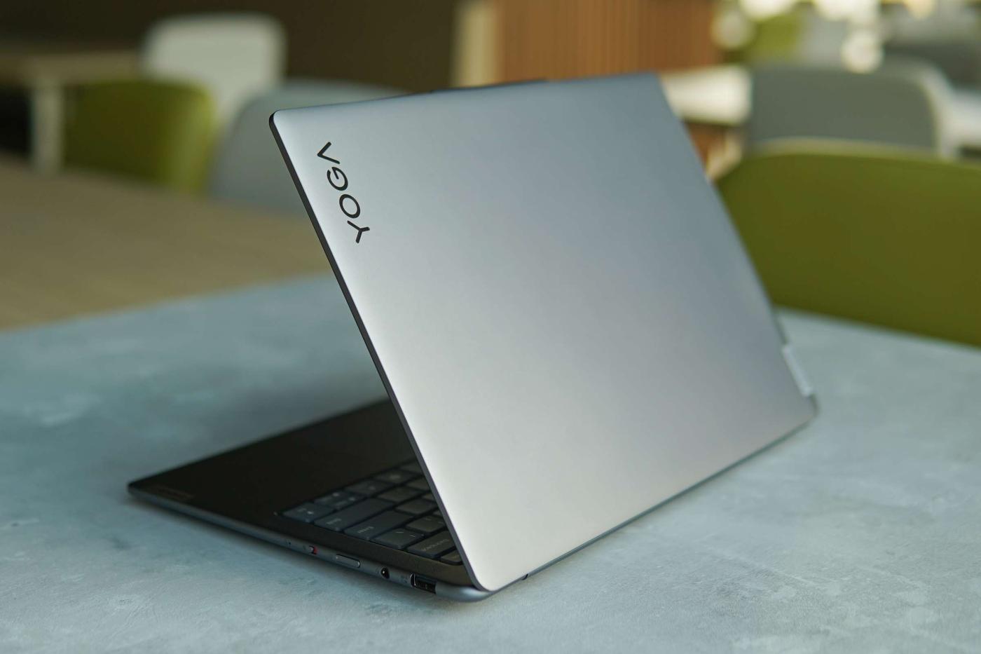 Lenovo Yoga Slim 7i 2024: Quái vật 32GB RAM giá dưới 30 triệu