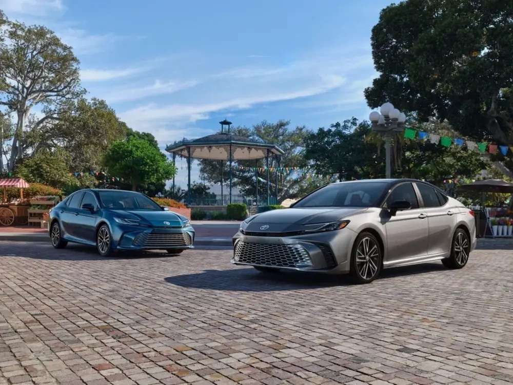 Toyota đẩy mạnh xe hybrid khi Trump phản đối xe điện