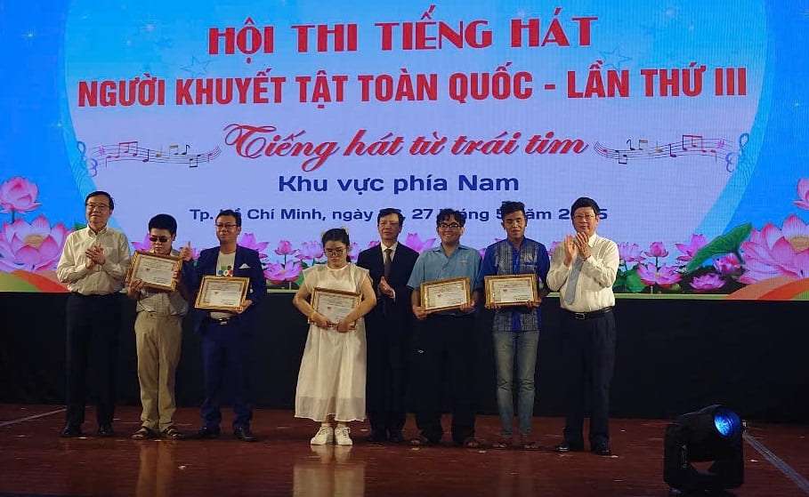 Hội thi tiếng hát người khuyết tật toàn quốc lần thứ III – vòng thi khu vực phía Nam Đoàn TP Hồ Chí Minh dành giải Nhất với chủ đề “Sống như những đóa hoa”
