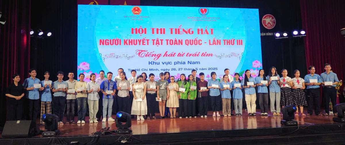 Hội thi tiếng hát người khuyết tật toàn quốc lần thứ III – vòng thi khu vực phía Nam Đoàn TP Hồ Chí Minh dành giải Nhất với chủ đề “Sống như những đóa hoa”