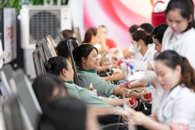 Giọt thương 2025: CBNV ROX Group chung tay hiến máu, lan tỏa giá trị sống đẹp