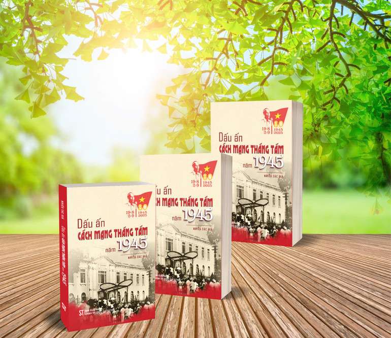 Sống lại những ngày lịch sử qua từng trang sách “Dấu ấn Cách mạng Tháng Tám năm 1945”