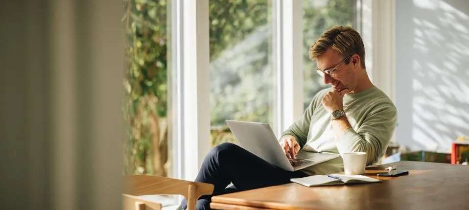 Có nên bỏ việc để làm AI content không?